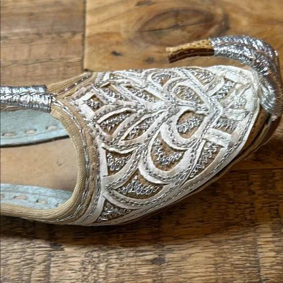 Elegant Tan & Cream Embroidered Children’s Shoes - Picture 3 of 7